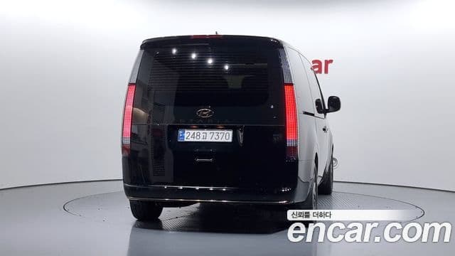 Hyundai Staria 2023 — ფოტო 4/20
