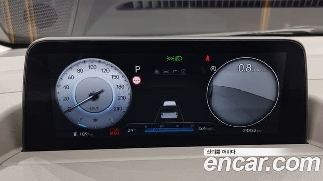 Hyundai Staria 2023 — ფოტო 8/20