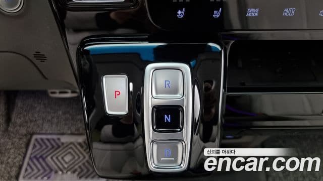 Hyundai Staria 2023 — ფოტო 9/20