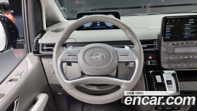Hyundai Staria 2023 — ფოტო 13/20