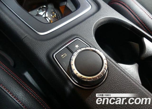 Mercedes-Benz CLA-Class 2018 — ფოტო 15/20