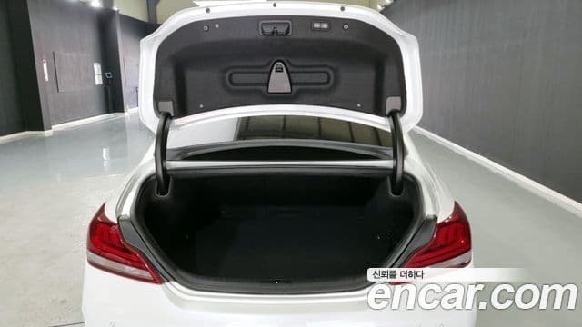 Genesis G70 2019 — ფოტო 15/20