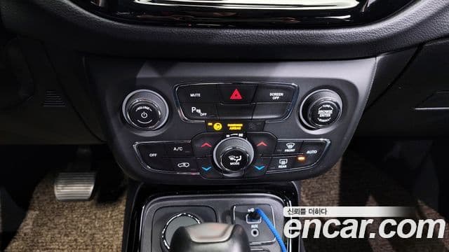 Jeep Compass 2020 — Şəkil 18/20