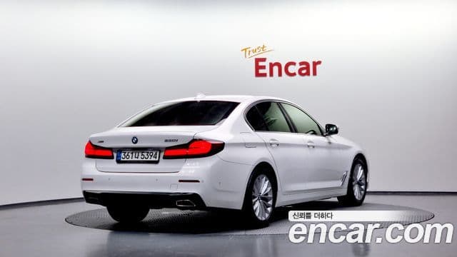 BMW 5 Series 2020 — ფოტო 2/20