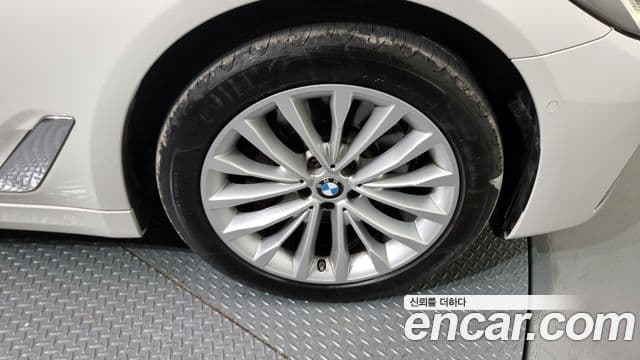 BMW 5 Series 2020 — ფოტო 5/20