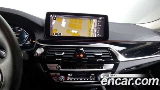 BMW 5 Series 2020 — ფოტო 14/20