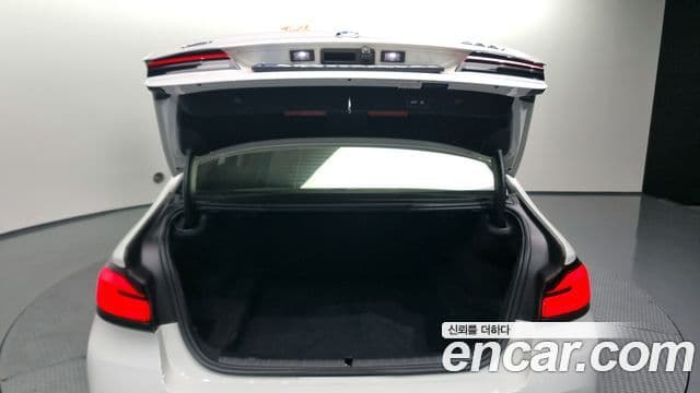 BMW 5 Series 2020 — ფოტო 20/20