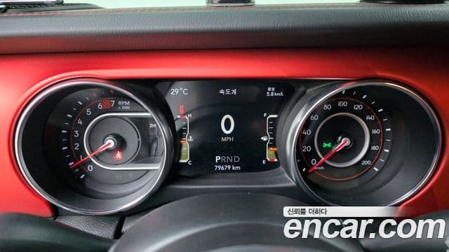 Jeep Wrangler 2019 — Şəkil 8/20