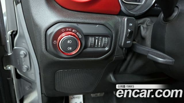 Jeep Wrangler 2019 — Şəkil 17/20