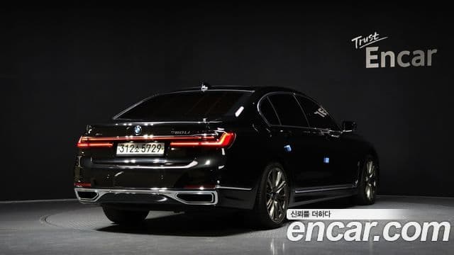 BMW 7 Series 2019 — Photo 19/20