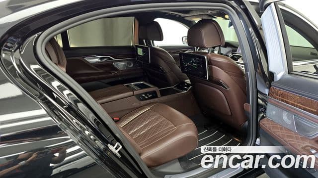BMW 7 Series 2019 — Photo 8/20