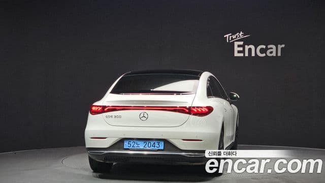 Mercedes-Benz EQE 2023 — ფოტო 14/20