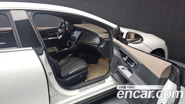 Mercedes-Benz EQE 2023 — ფოტო 8/20