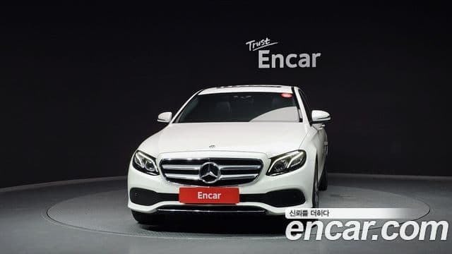 Mercedes-Benz E-Class 2018 — Photo 13/20