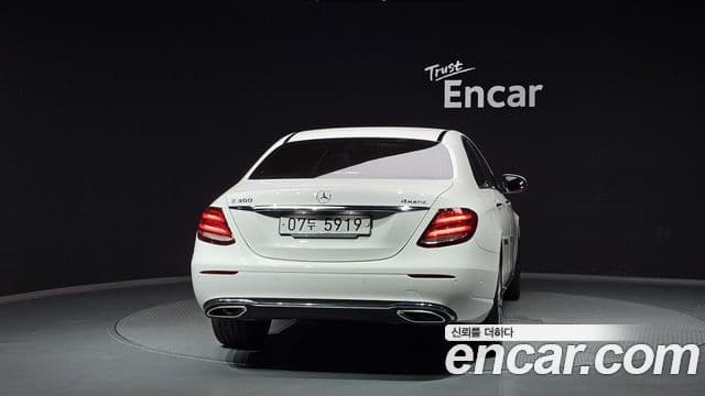 Mercedes-Benz E-Class 2018 — Photo 5/20