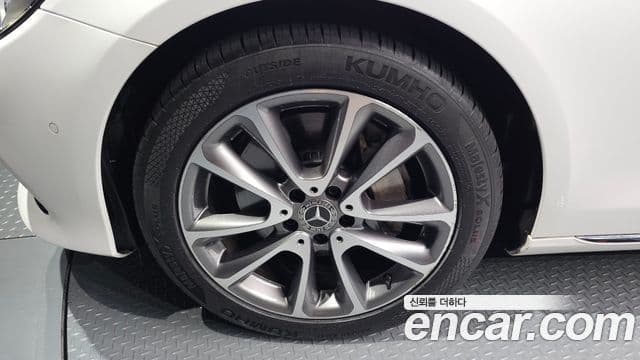 Mercedes-Benz E-Class 2018 — Photo 16/20