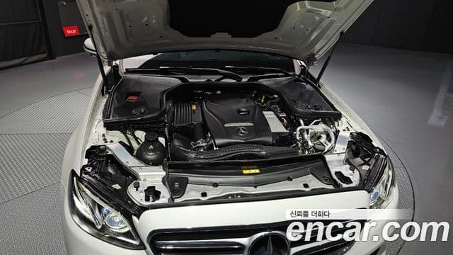 Mercedes-Benz E-Class 2018 — Photo 10/20