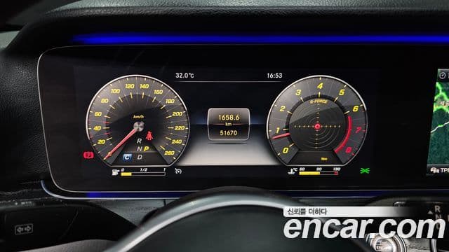 Mercedes-Benz E-Class 2018 — Photo 15/20