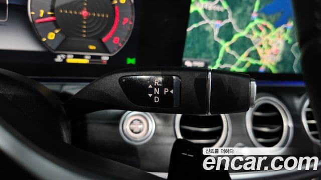 Mercedes-Benz E-Class 2018 — Photo 8/20