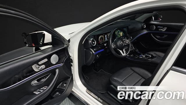 Mercedes-Benz E-Class 2018 — Photo 12/20