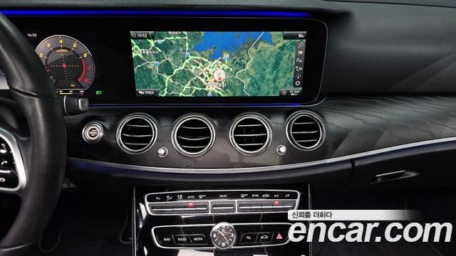 Mercedes-Benz E-Class 2018 — Photo 17/20