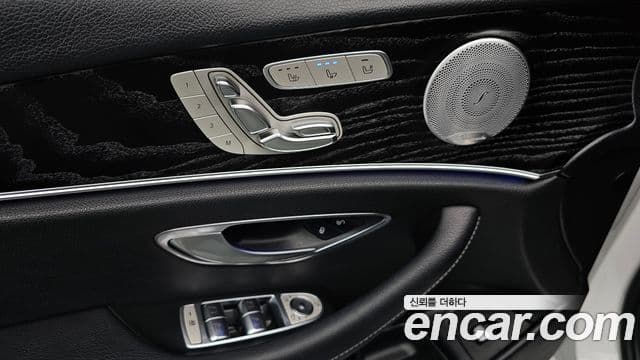 Mercedes-Benz E-Class 2018 — Photo 7/20