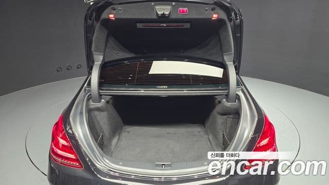 Mercedes-Benz S-Class 2019 — Photo 7/20
