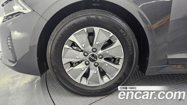 Kia K5 2023 — ფოტო 5/20