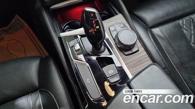 BMW 5 Series 2018 — Şəkil 5/19