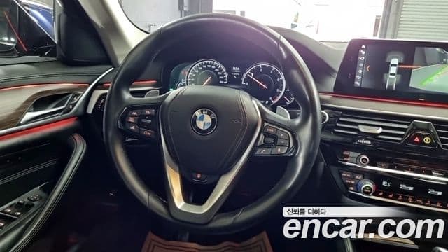BMW 5 Series 2018 — Şəkil 10/19