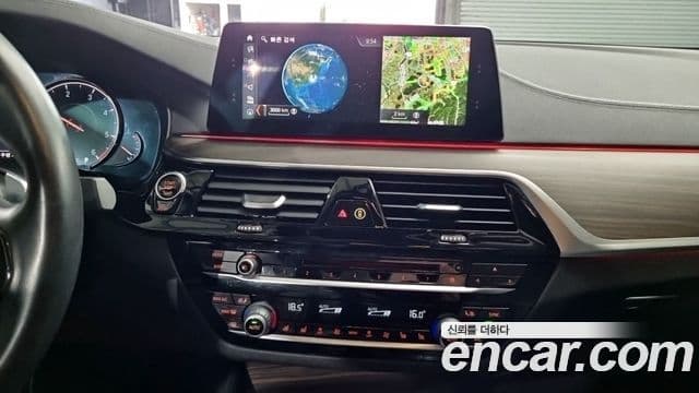 BMW 5 Series 2018 — Şəkil 13/19