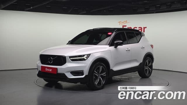 Volvo XC40 2019 — ფოტო 10/20