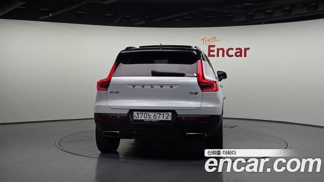 Volvo XC40 2019 — ფოტო 3/20