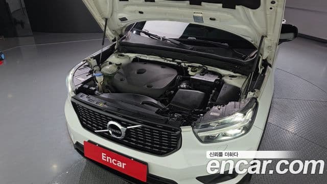 Volvo XC40 2019 — ფოტო 5/20