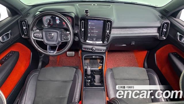 Volvo XC40 2019 — ფოტო 6/20