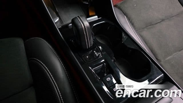 Volvo XC40 2019 — ფოტო 8/20