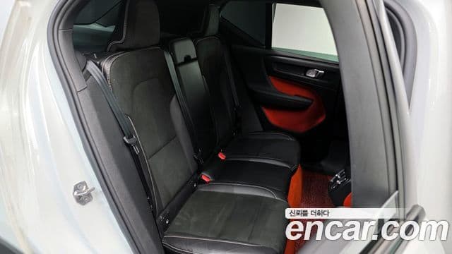 Volvo XC40 2019 — ფოტო 12/20