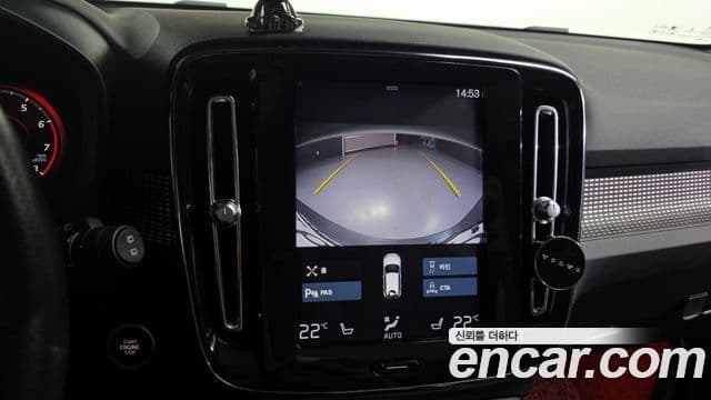 Volvo XC40 2019 — ფოტო 15/20