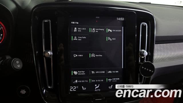 Volvo XC40 2019 — ფოტო 16/20
