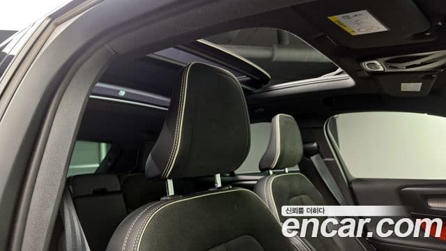 Volvo XC40 2019 — ფოტო 19/20