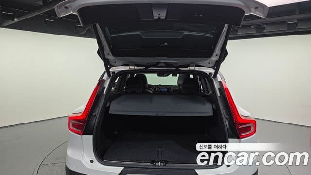 Volvo XC40 2019 — ფოტო 20/20