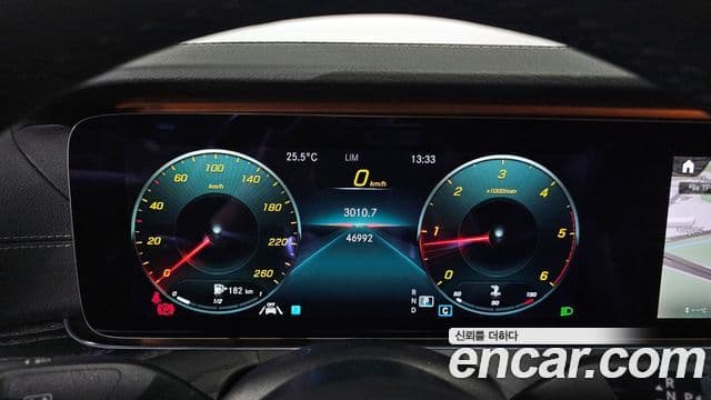 Mercedes-Benz E-Class 2021 — ფოტო 8/20
