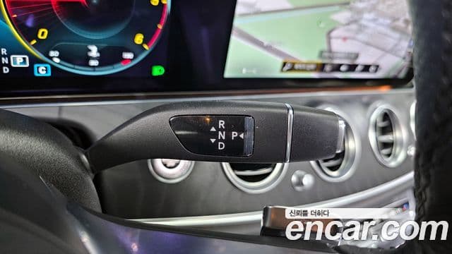 Mercedes-Benz E-Class 2021 — фото 9 из 20
