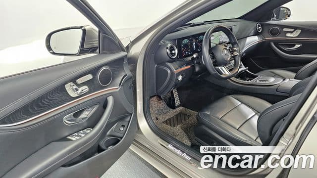 Mercedes-Benz E-Class 2021 — ფოტო 10/20