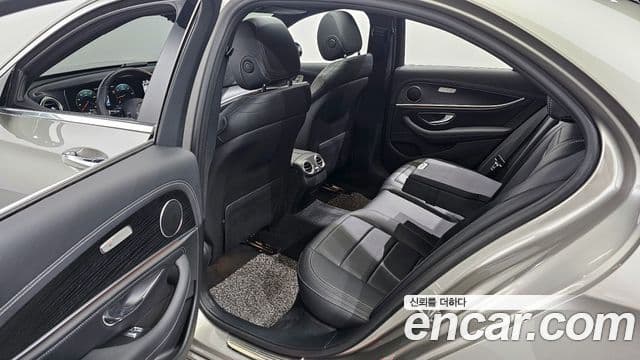 Mercedes-Benz E-Class 2021 — ფოტო 11/20