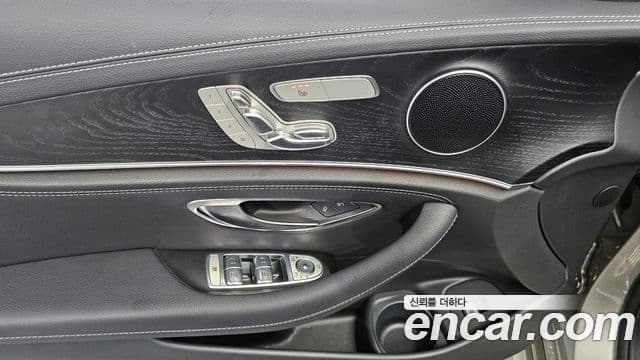 Mercedes-Benz E-Class 2021 — фото 14 из 20