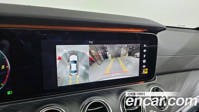 Mercedes-Benz E-Class 2021 — ფოტო 17/20