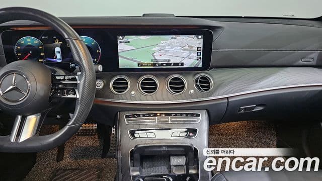 Mercedes-Benz E-Class 2021 — ფოტო 19/20