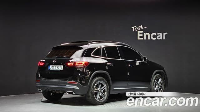 Mercedes-Benz GLA-Class 2023 — Photo 18/20
