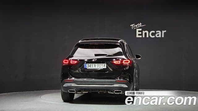 Mercedes-Benz GLA-Class 2023 — Photo 17/20